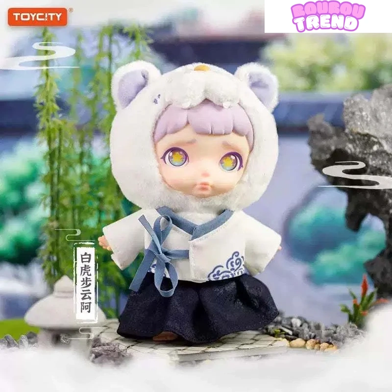 Poupée en peluche série Laura