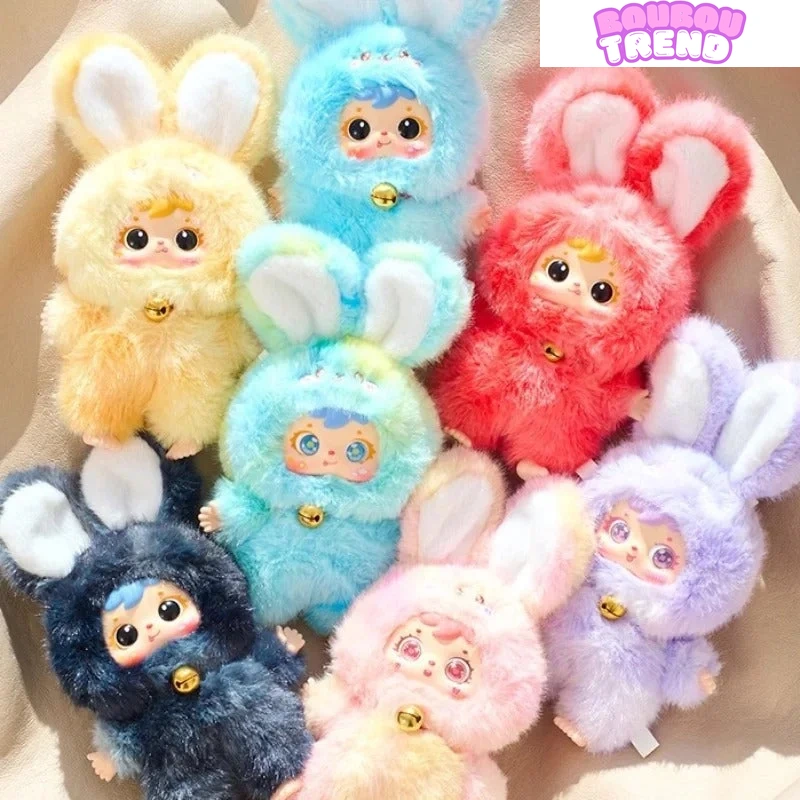 Poupée en peluche colorée