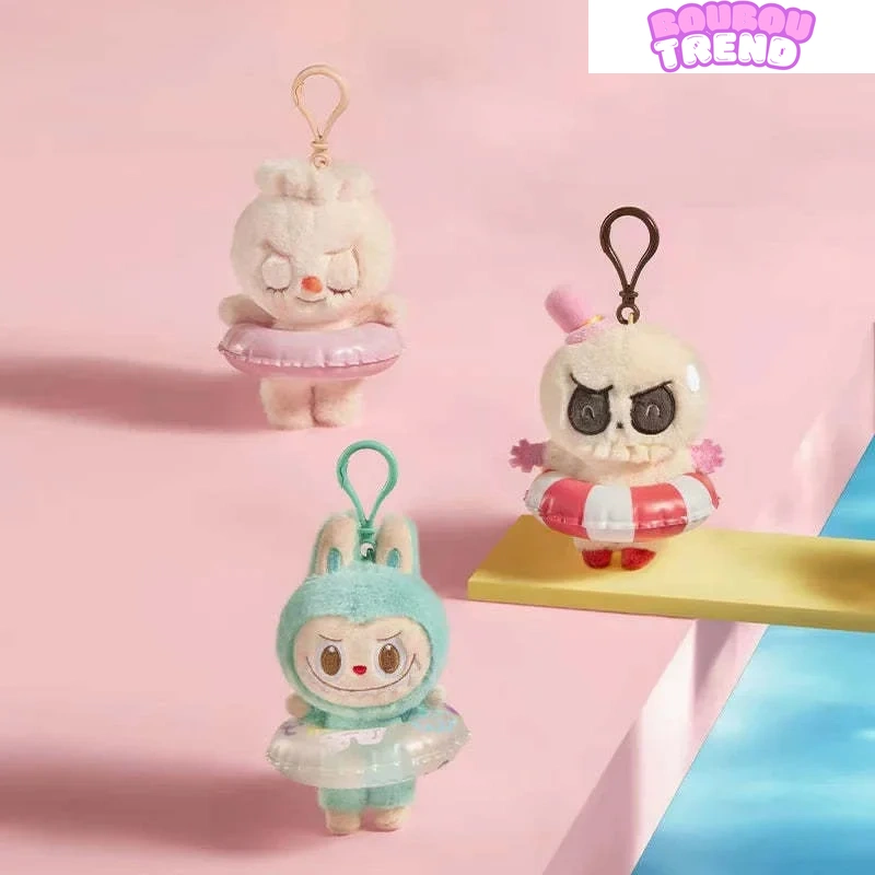 Poupées en peluche colorées