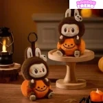 LABUBU Série de Fête d'Halloween Heureuse - Pendentif en Vinyle Peluche Citrouille Assise